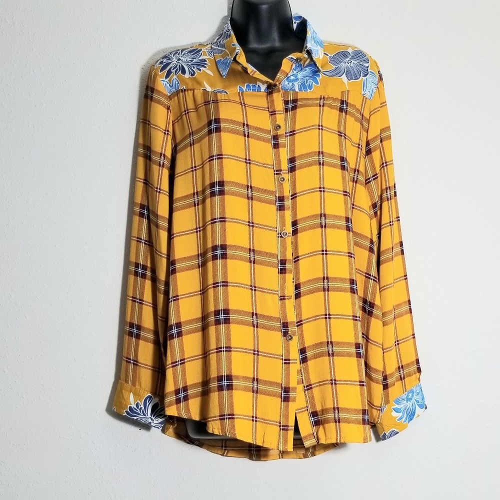 Umgee Plaid Floral Button Down Top Size Small